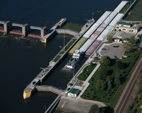 Mississippi River Lock and Dam 9